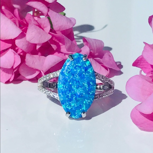 Size 6: Oval Blue Opal Sterling Silver Ring - Picture 3 of 6